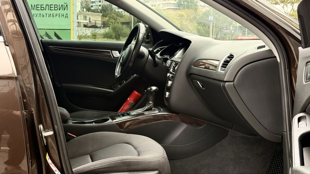 Продам Audi A4 официал