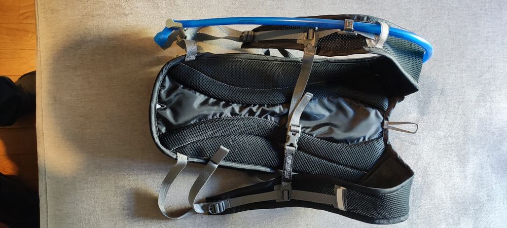 Camelbak Rogue 2.5L novo