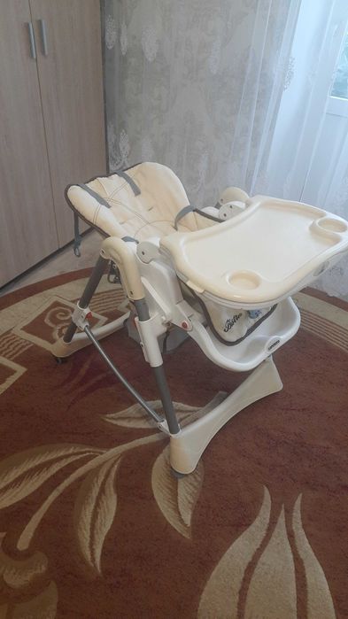 Крісло - столик для годування Caretero Bistro