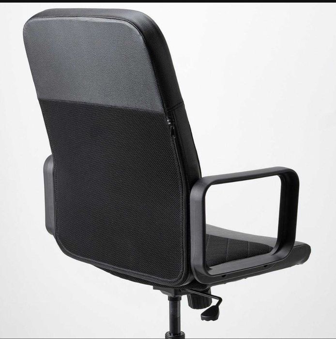 Cadeira de Escritório Ergonómica Giratória – Excelente Estado