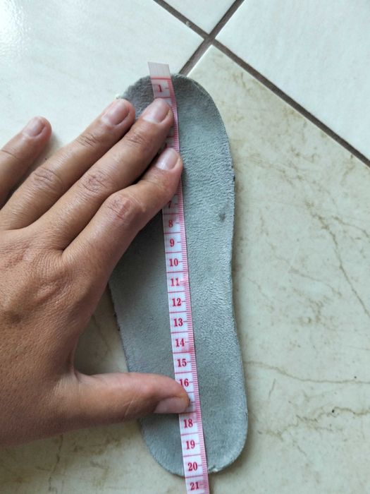 Продам ботинки для девочки размер 31