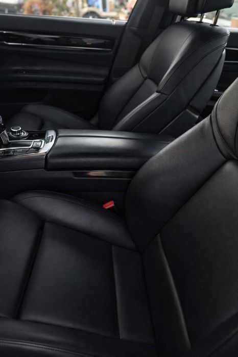 BMW 750D - 2013 " Acidentado