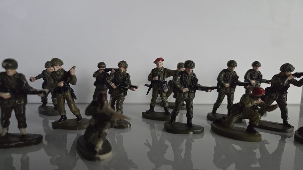 Żołnierzyki Prl 23 sztuki