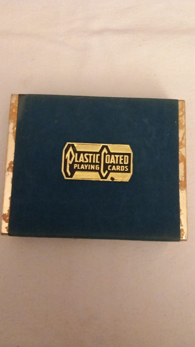 Caixa com 1 baralho de cartas acondicionado na caixa original