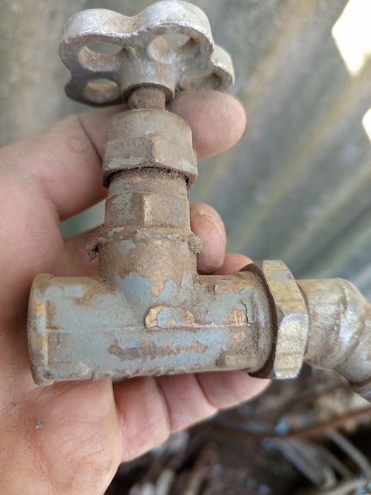 Продам кран задвишка