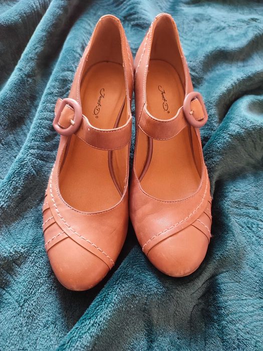 Buty czółenka SKÓRA naturalna 38