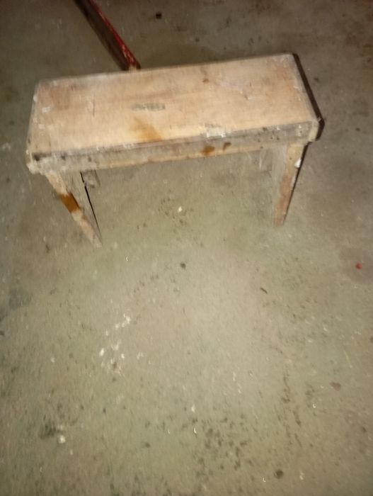 Vendo este banco muito bonito bom estado