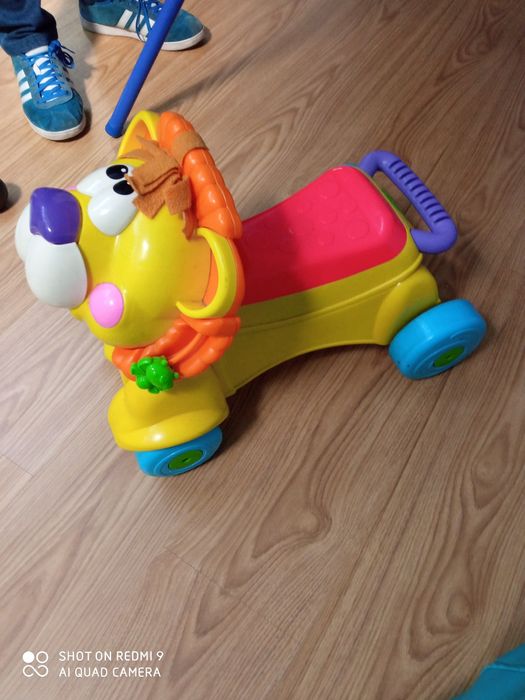 Carrinho leão para criança com luz e sinais sonoros muito divertifo