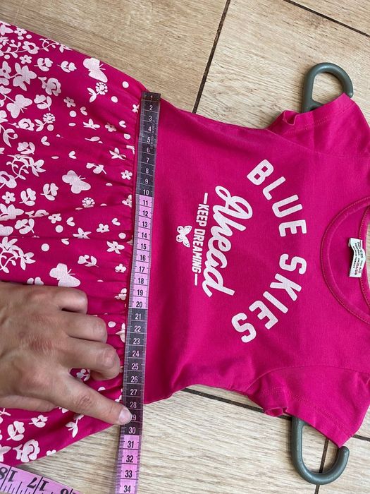 Сукня на дівчину ріст 104- 110см Колір - малина . Длина 52см. талія 28