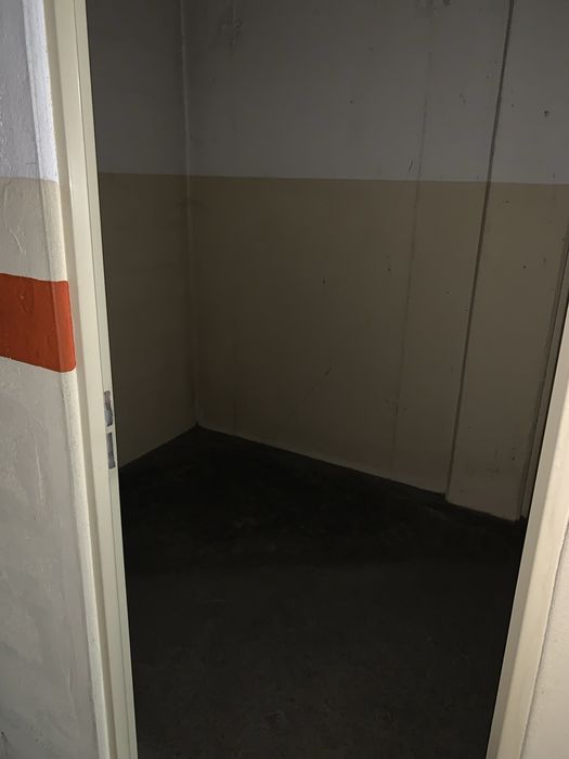 Arrendo arrumos Avenida da Carvalha Fanzêres