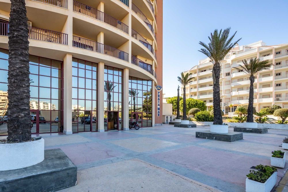 A 250 metros da praia - Magnífico T1 férias Praia da Rocha - AC, Piscina, Terraço, TV Cabo, WIFI e Garagem
