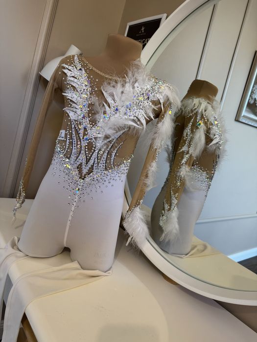 Продам комбинезон длч хкдожественной гимнастики на рост 125-135см