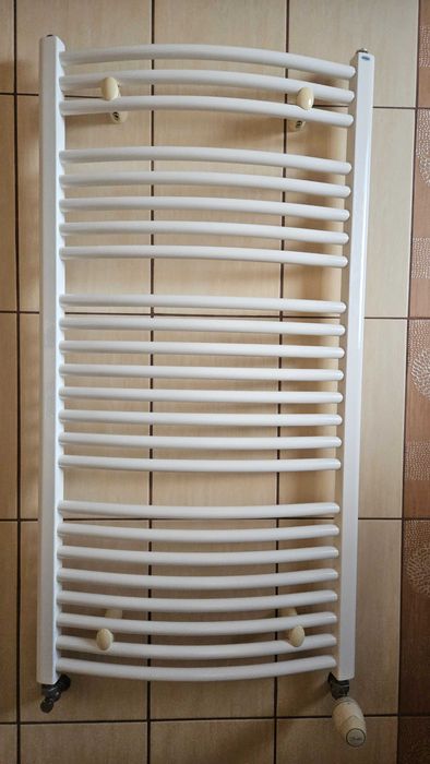 Grzejnik łazienkowy drabinkowy z głowicą termostatyczną Danfoss