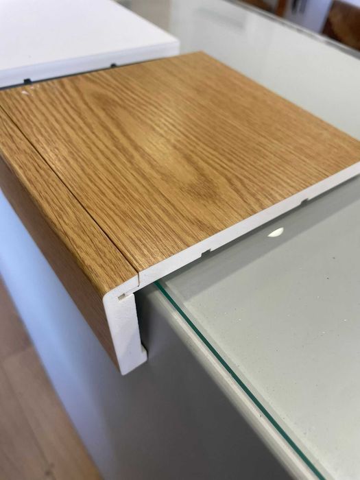 Apainelado em PVC Branco e Carvalho