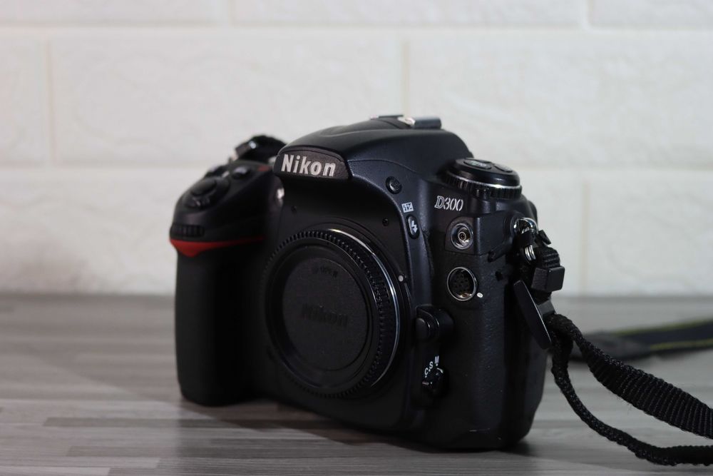 Aparat Nikon D300 Body