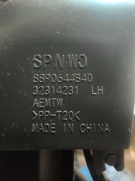 Повітропровід передньої стійки лівий Polestar 2 32314231