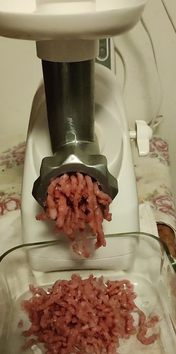 М'ясорубка, соковижималка "Помічниця" надійна з насадками