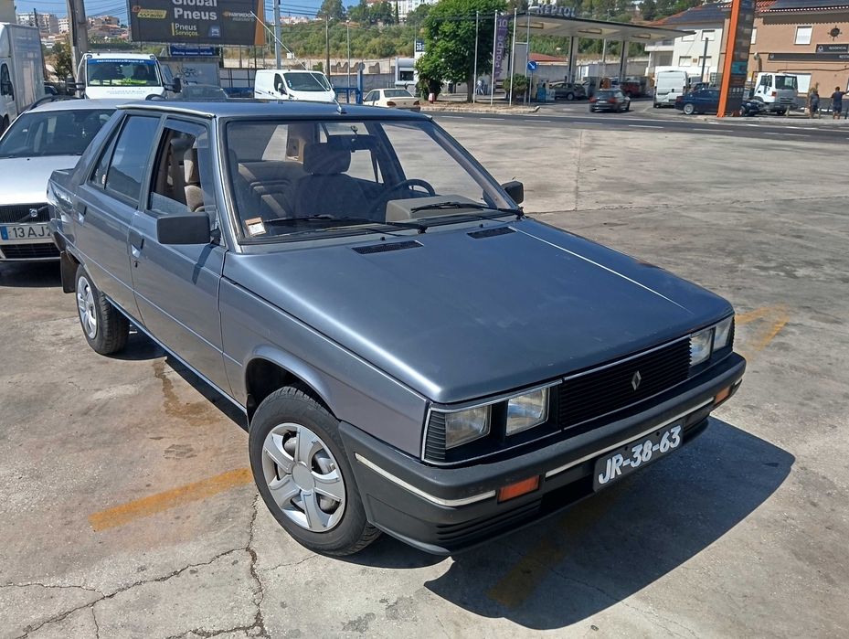 Renault 9 clássico