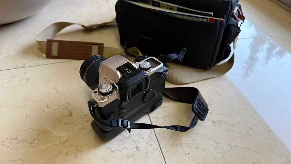 Canon EOS 50e com lente 28-80mm