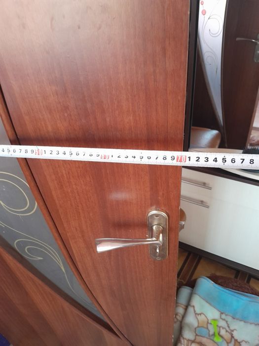 Міжкімнатні двері . Двоє дверей 70х2000. І одні двері  двойні 1.20х2000. Одинарні  2500 за штуку двойні  3000.
