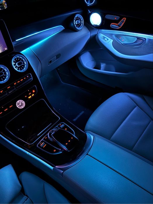 Амбієнтна підсвітка салону авто