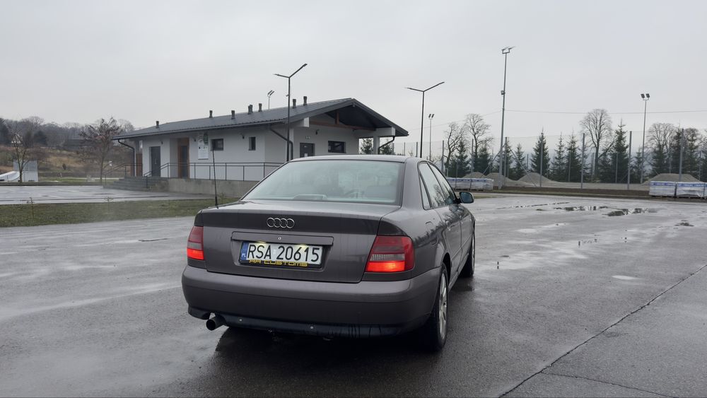 AUDI A4 B5 1.8 B+G 2000R