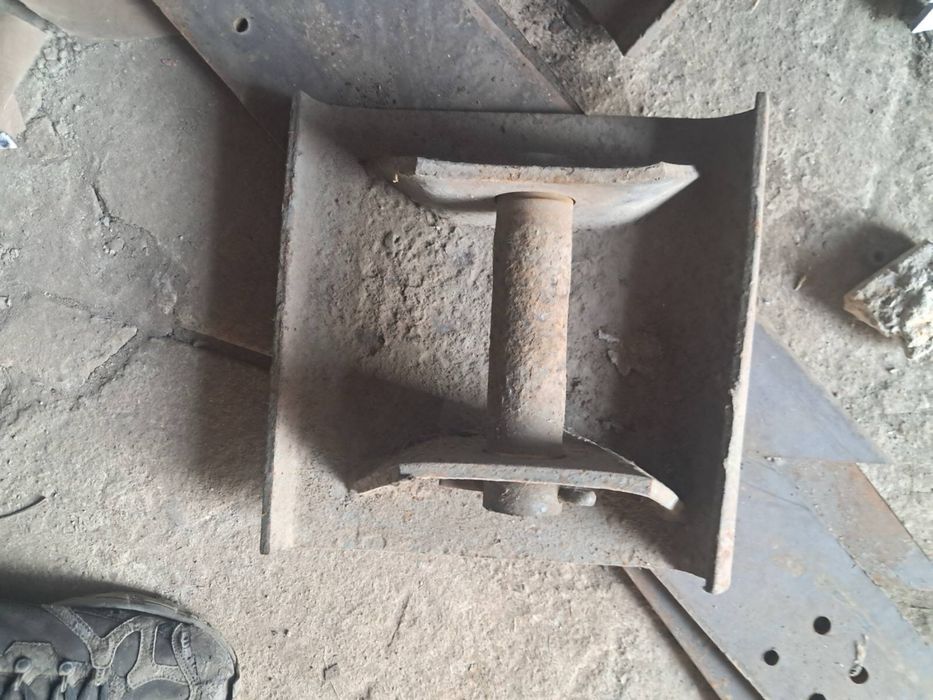 Опорна стопа напівпричепа