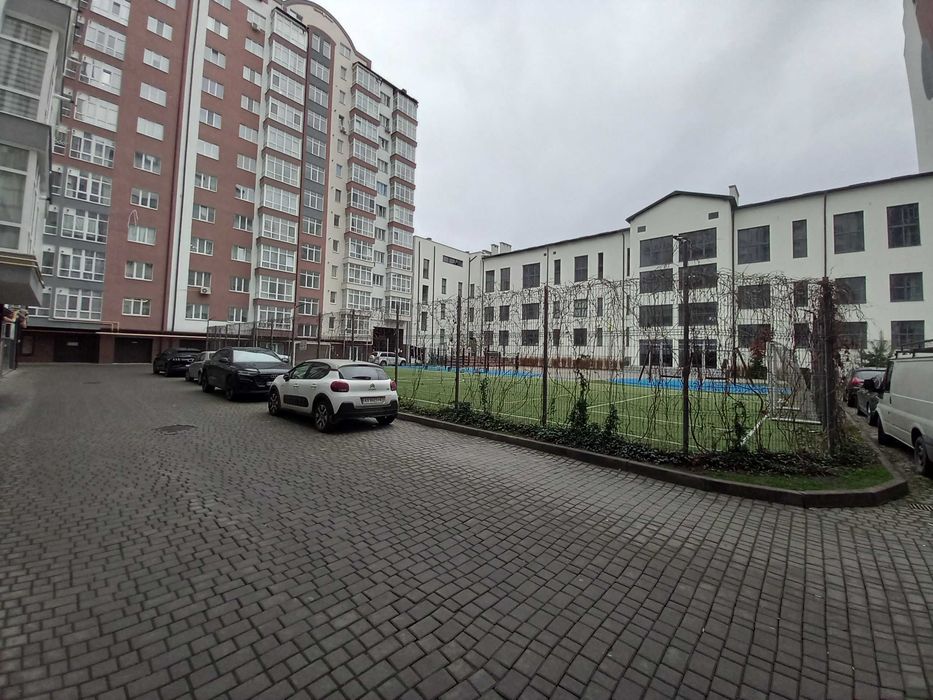 Здається в оренду Гараж в ЖК Центральне по вулиці Височана.Перша здача