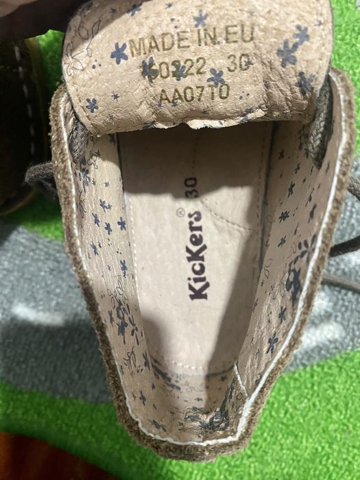 Botas de criança em pele