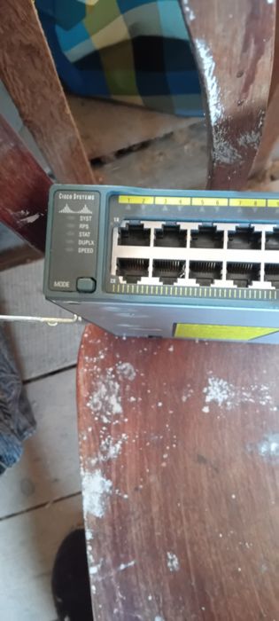 комутатор Cisco Catalyst 2960 Series.
