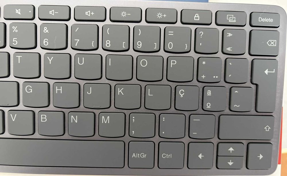 Teclado Lenovo Multi-Device Bluetooth Cinza (PT)