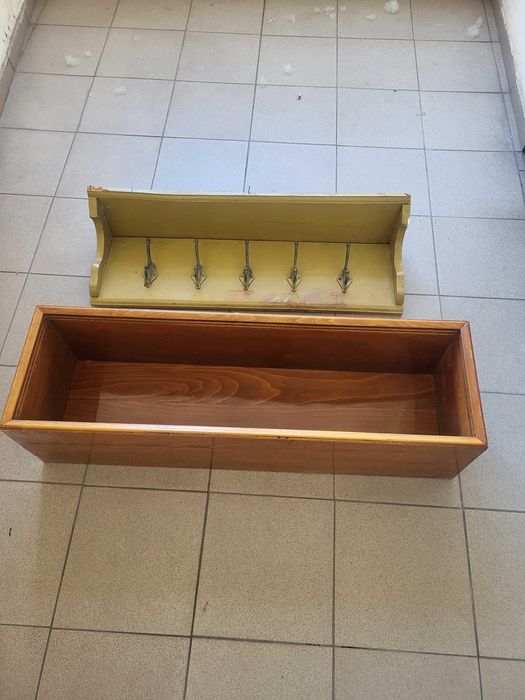 элегантная практичная универсальная полка вешалка в прихожую