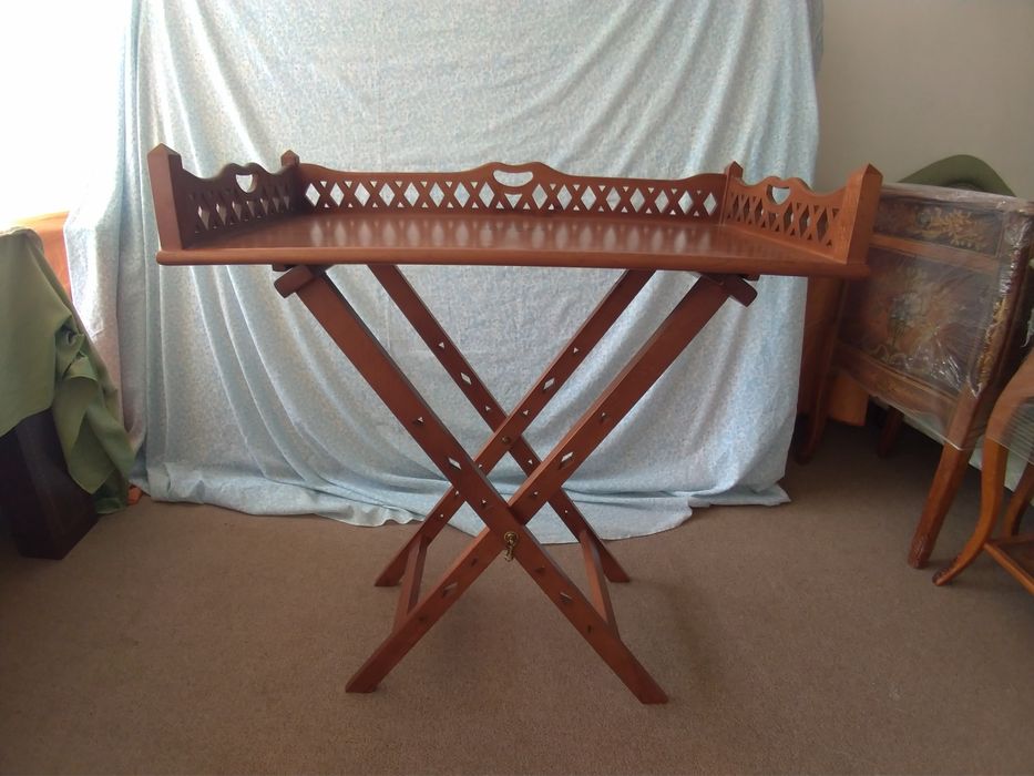 Mesa em madeira maciça