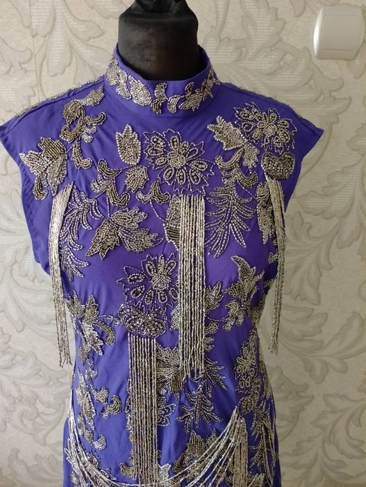 Sukienka bogato zdobiona Karen Millen