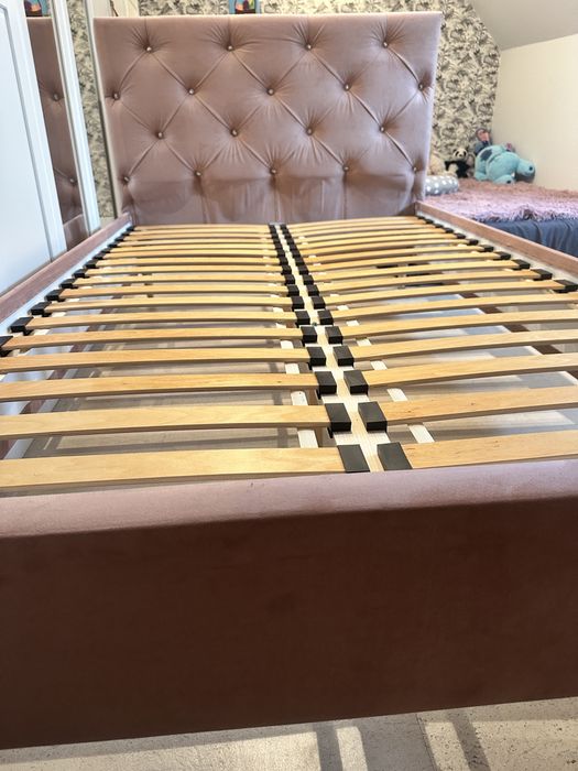 Łóżko tapicerowane dla dziewczynki