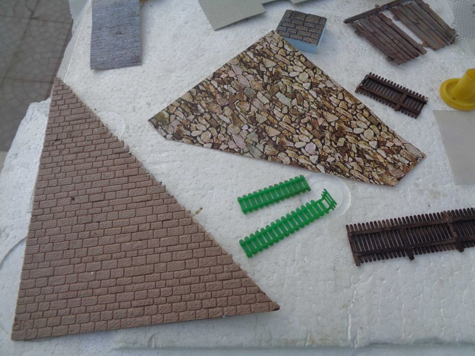 Lote de acessórios para bricolar de pista de comboio