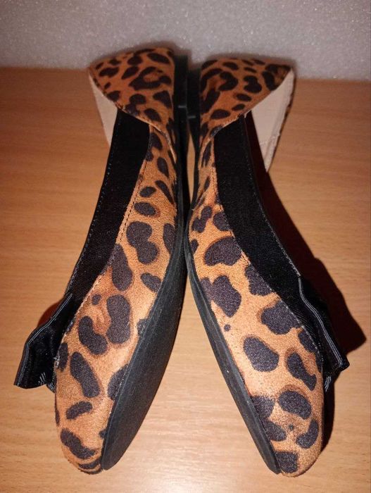 Продам Босоніжки Леопард + 1 Пара Лофери Подарунок
