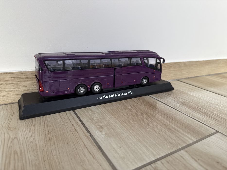 модель автобуса Scania Irizar Pb масштабу 1/50