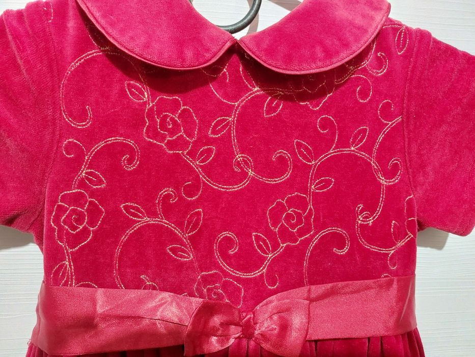 Бархотное платье на 5 лет