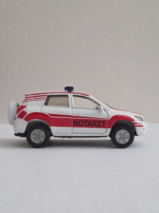 Toyota RAV4 siku model Notarzt ambulans karetka