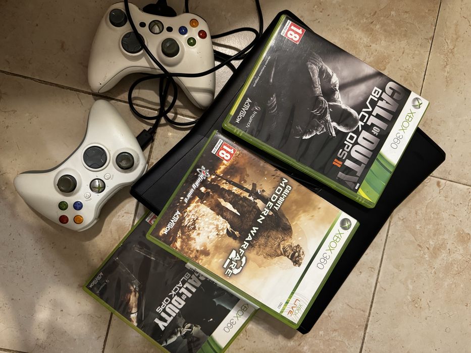 XBOX 360 Slim + 2 comandos + 4 jogos