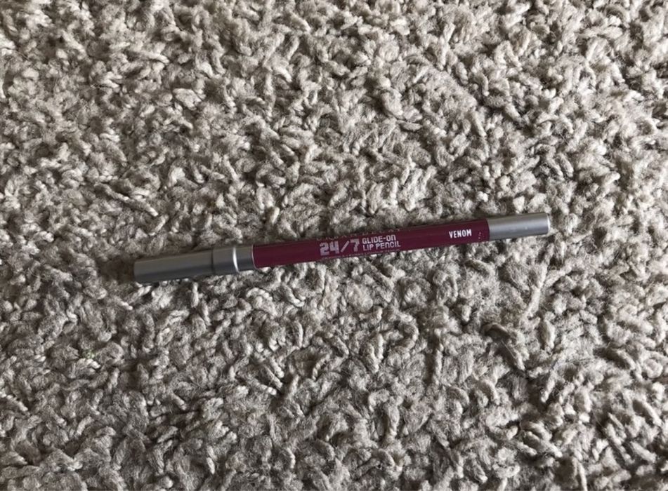 Urban Decay Venom kredka do ust konturówka bordowa 24/7 Glide on