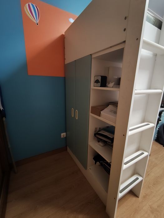 Cama alta IKEA branco e azul