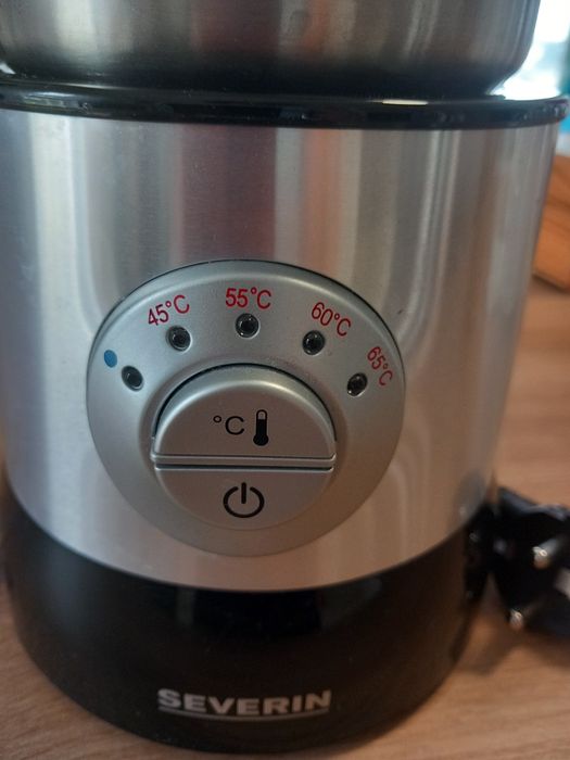 Elektryczny indukcyjny spieniacz do mleka SEVERIN