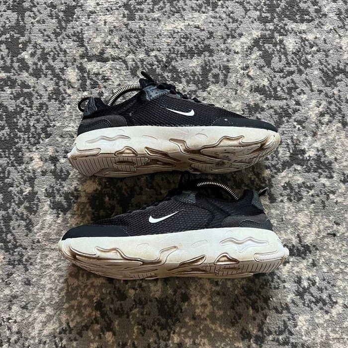 Продаю кросівки Nike React Live