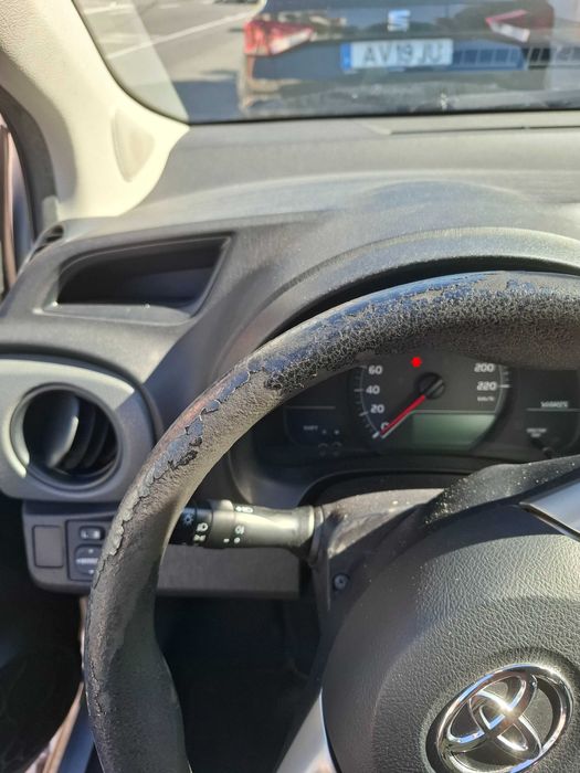 Toyota Yaris 1.0 VVTI ACTIVE + AC (Gasolina)