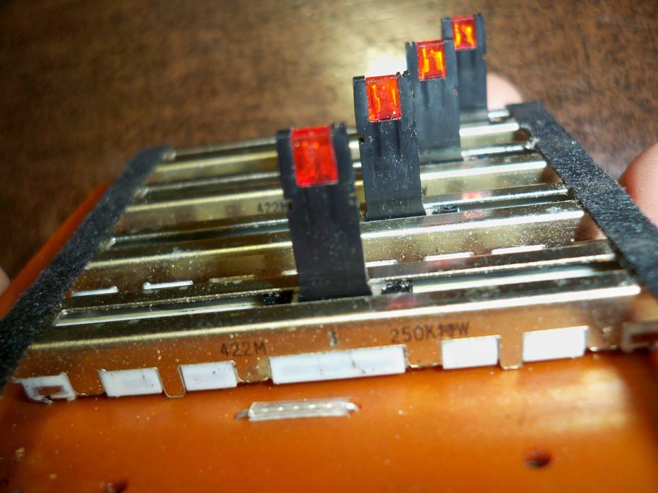 potencjometr suwakowy ALPS z diodą LED do korektora equalizera