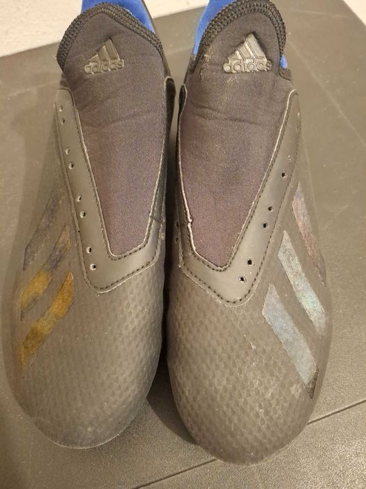 Chuteira ADIDAS muito bem conservada