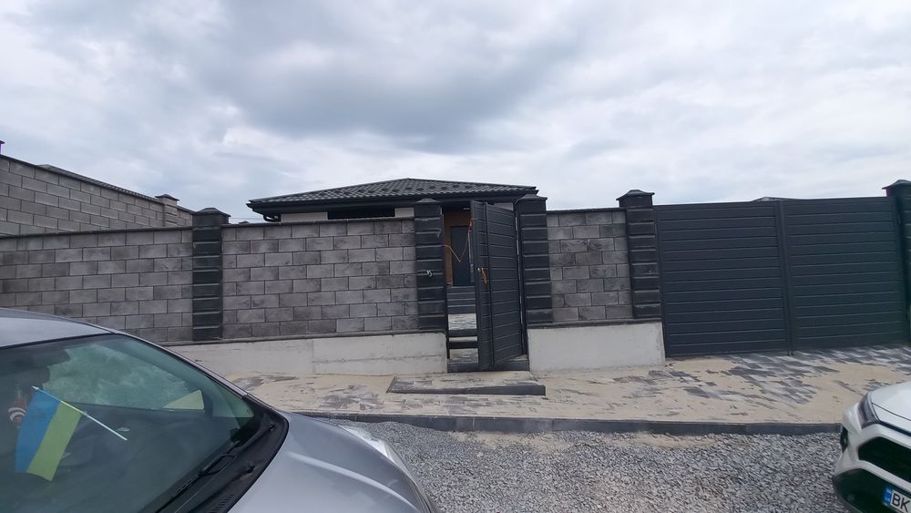 Окремий будинок на Макарова.