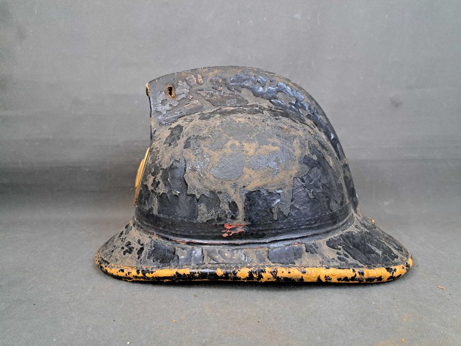 Stary hełm strażacki